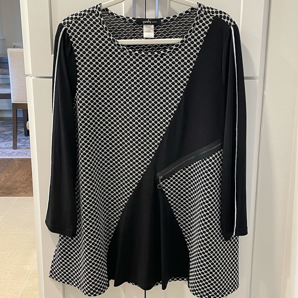 Black & White Long Sleeve Tunic by Yushi